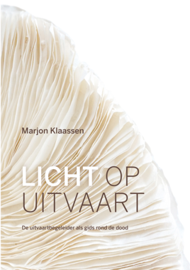 Boek omslag Licht op uitvaart Marjon Klaassen